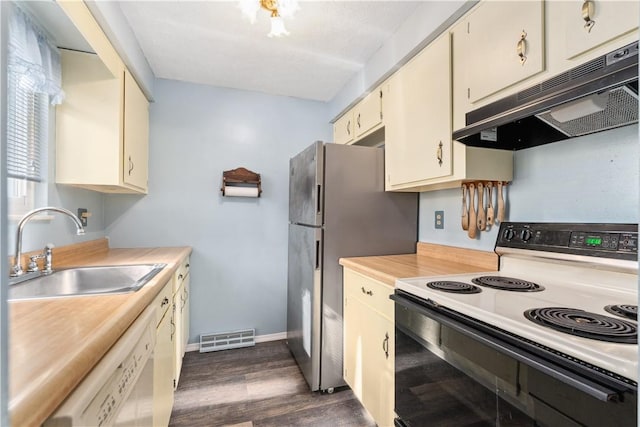 kitchen featuring range with electric stovetop, light countertops, visible vents, a sink, and under cabinet range hood