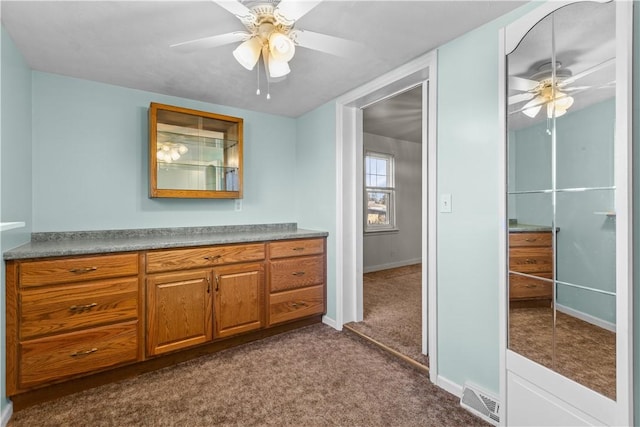 bathroom with ceiling fan, carpet flooring, vanity, visible vents, and baseboards