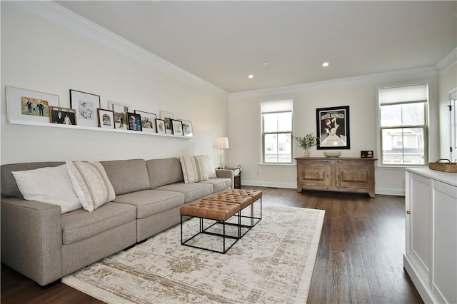 living room featuring dark wood-style floors, recessed lighting, baseboards, and crown molding