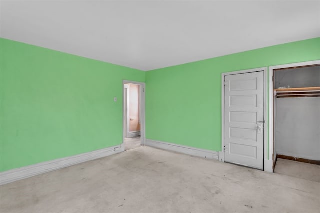 unfurnished bedroom featuring a closet, carpet flooring, and baseboards