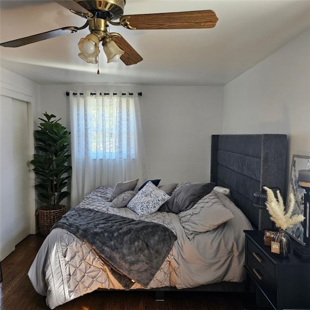 bedroom with dark wood-style floors and ceiling fan