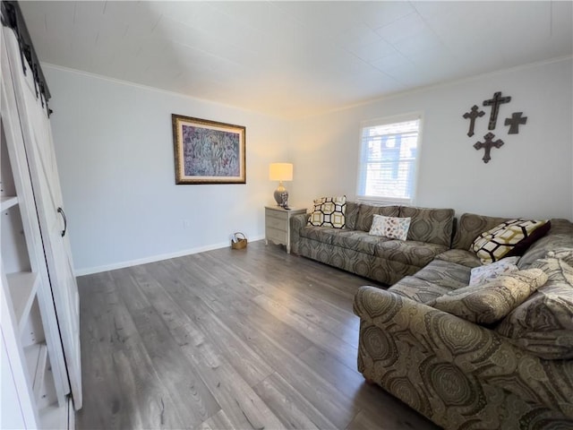 living area featuring crown molding, baseboards, and wood finished floors