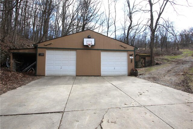 view of detached garage