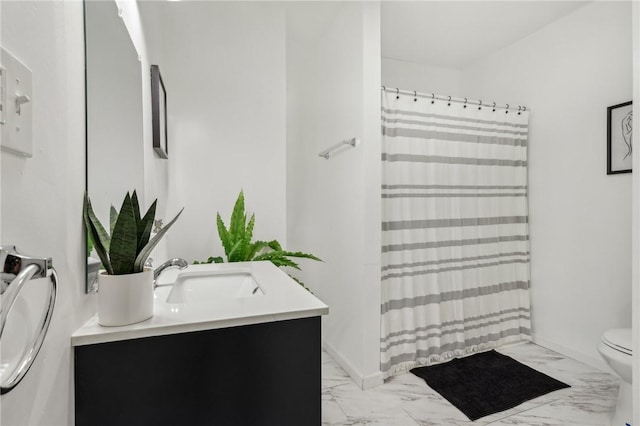 full bathroom featuring marble finish floor, a shower with curtain, toilet, and baseboards