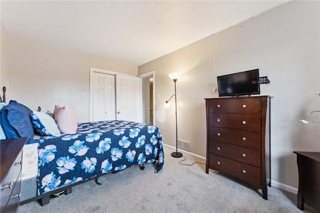 bedroom with carpet, a closet, visible vents, and baseboards