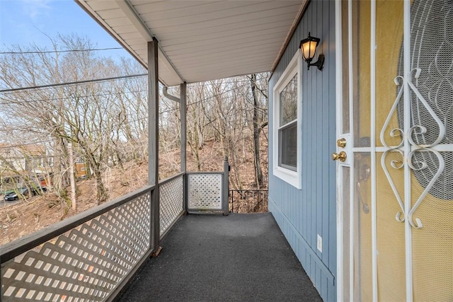 balcony featuring covered porch