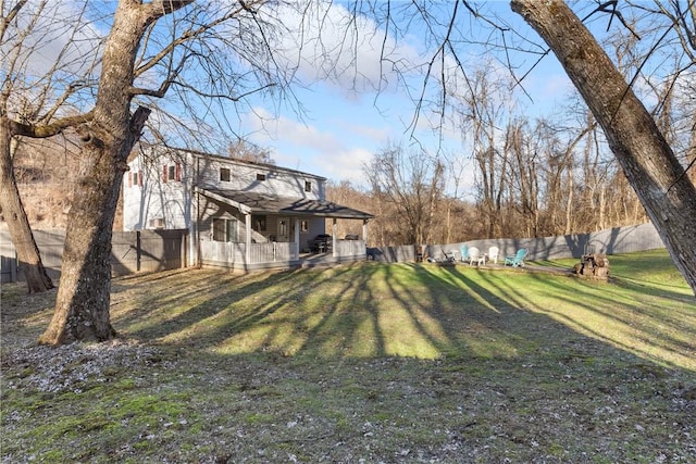 view of yard featuring a fenced backyard