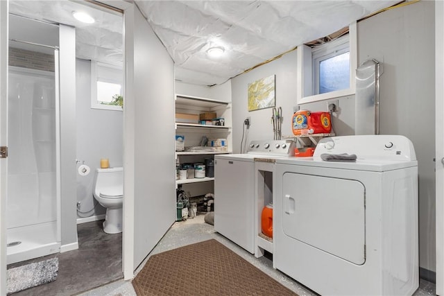 washroom featuring washing machine and clothes dryer