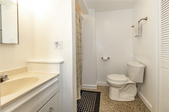 bathroom with toilet, curtained shower, baseboards, and vanity