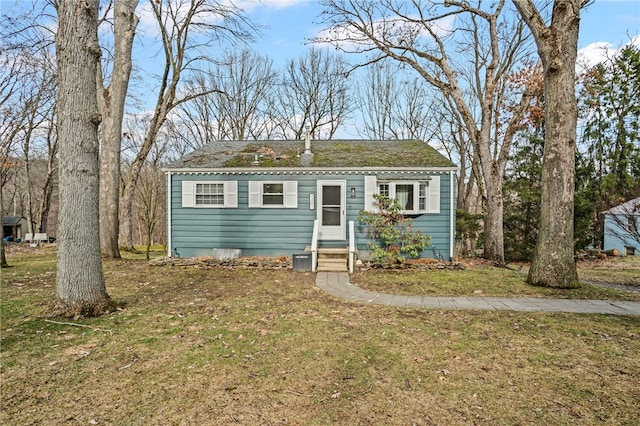 view of front of property with entry steps and a front yard