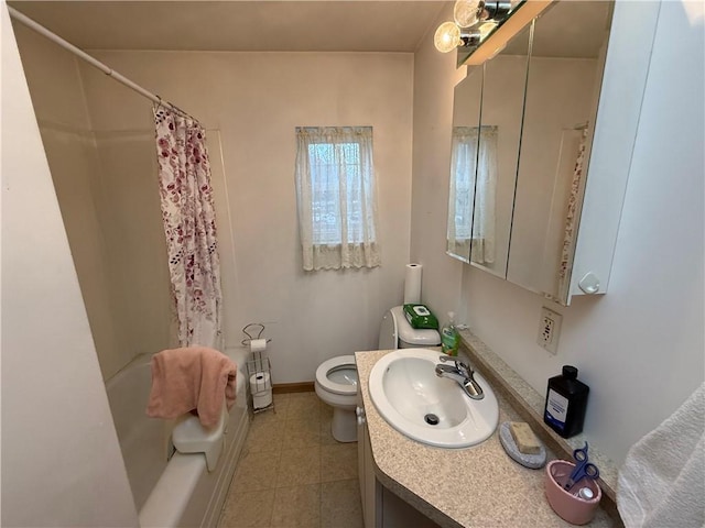 full bathroom with baseboards, toilet, shower / tub combo with curtain, tile patterned floors, and vanity