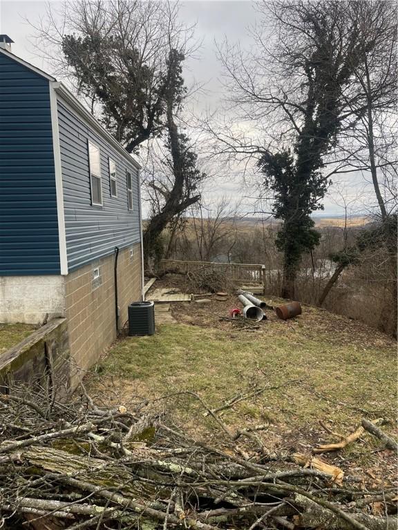 view of yard featuring cooling unit