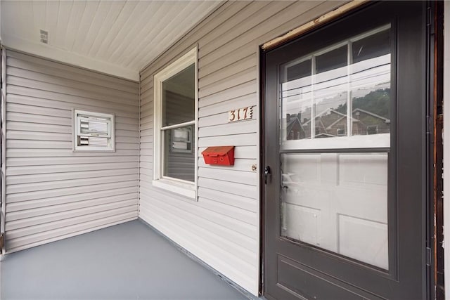 property entrance with covered porch