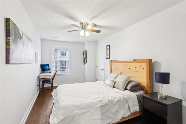 bedroom featuring dark wood-style floors, visible vents, ceiling fan, and baseboards