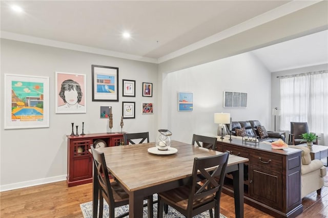 dining space featuring crown molding, recessed lighting, visible vents, light wood-style flooring, and baseboards