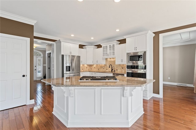 103 Ridgemont Dr, Cranberry Twp, PA 16066 - kitchen featuring appliances with stainless steel finishes, white cabinets, light wood finished floors, baseboards, and tasteful backsplash