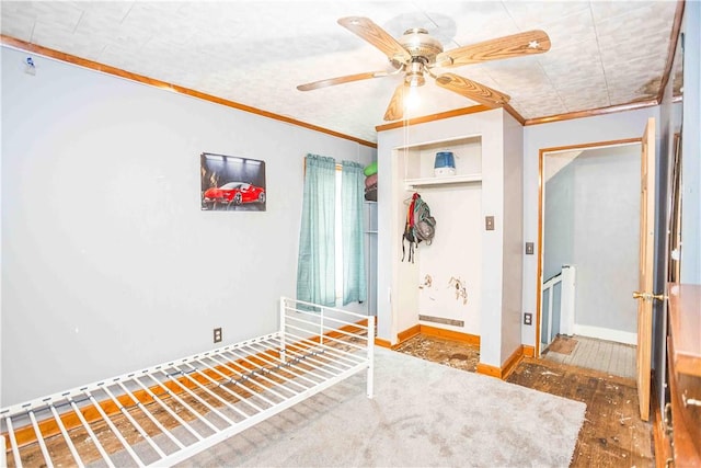 unfurnished bedroom featuring ceiling fan, crown molding, baseboards, and hardwood / wood-style flooring