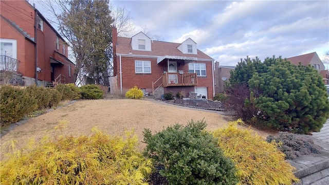 view of front facade featuring brick siding