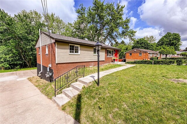 906 Tidal Terrace Dr, Shaler, PA 15101 - view of front of property with brick siding and a front yard