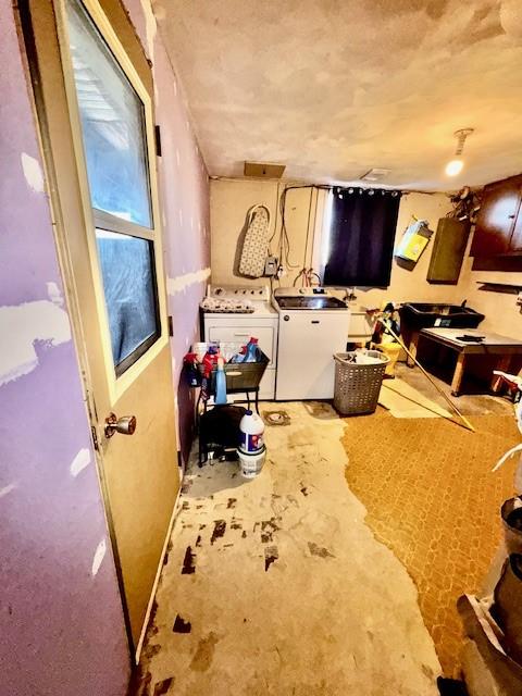 kitchen with independent washer and dryer