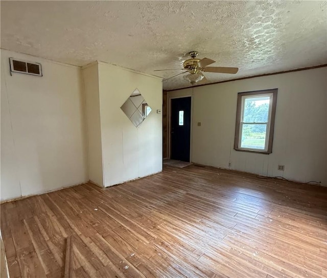 2343 Downing Ln, Hermitage, PA 16148 - unfurnished room with light wood-type flooring, a textured ceiling, and ceiling fan