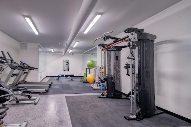 exercise room featuring baseboards