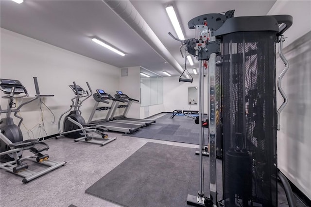 workout area featuring baseboards