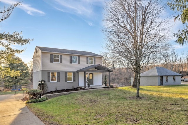 view of front of property featuring a front yard and fence