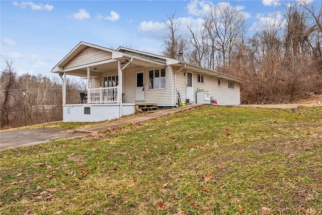 view of front of home featuring a porch and a front yard