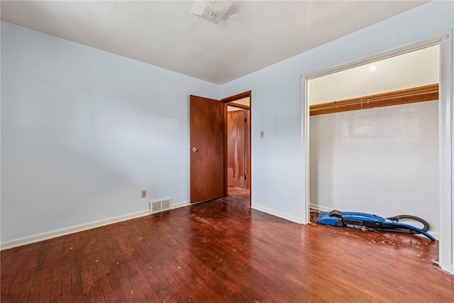 bedroom featuring a closet, baseboards, visible vents, and hardwood / wood-style floors