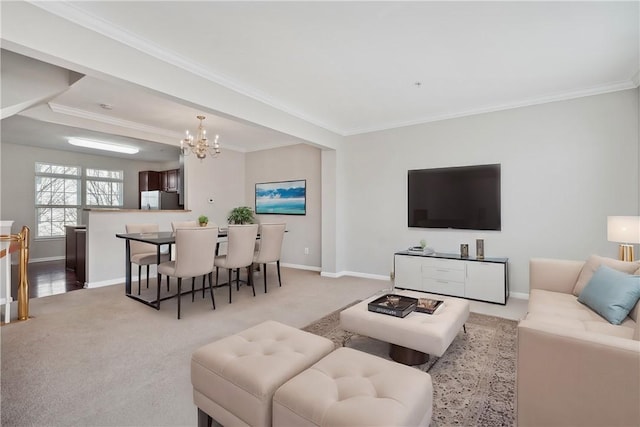 living room with crown molding, an inviting chandelier, baseboards, and light colored carpet