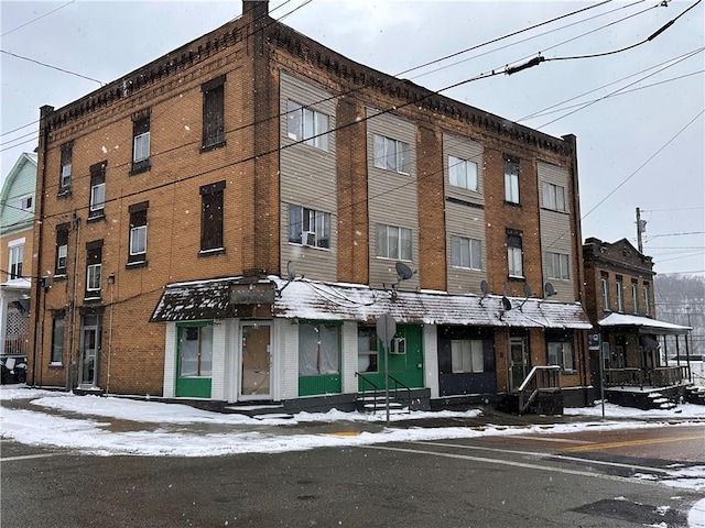 514 Main St E, Pittsburgh, PA 15112 - view of snow covered building