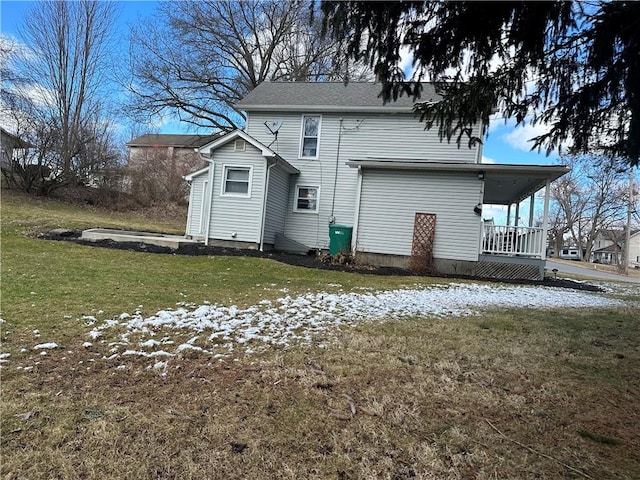 back of house featuring a lawn