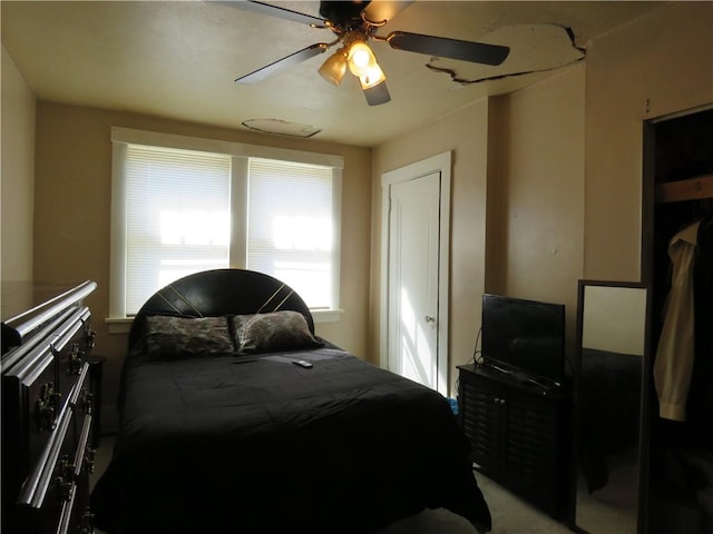 bedroom with ceiling fan