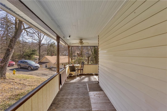 balcony featuring ceiling fan