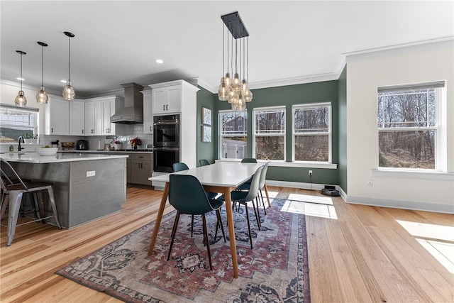 dining area featuring recessed lighting, light wood-style floors, crown molding, baseboards, and a chandelier