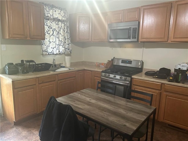 261 Freidel St, Whitaker, PA 15120 - kitchen featuring a sink, visible vents, appliances with stainless steel finishes, and light countertops