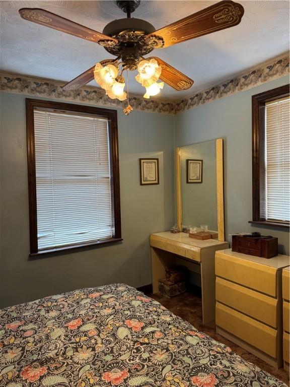 bedroom featuring ceiling fan