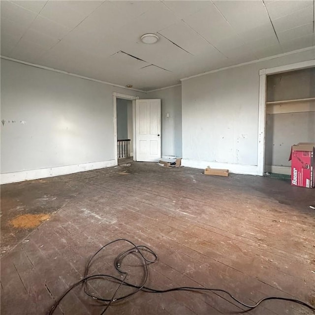 interior space featuring a closet and baseboards