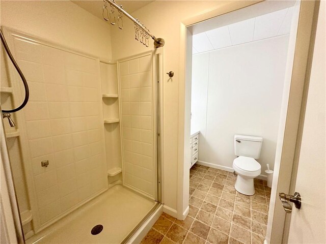 full bath featuring a shower stall, toilet, and baseboards