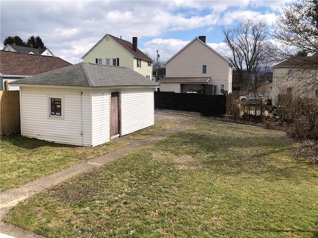 view of yard featuring an outbuilding and fence