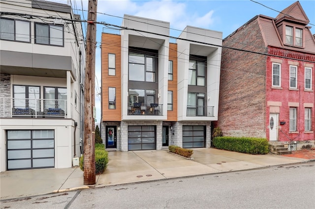 view of front facade featuring driveway and an attached garage