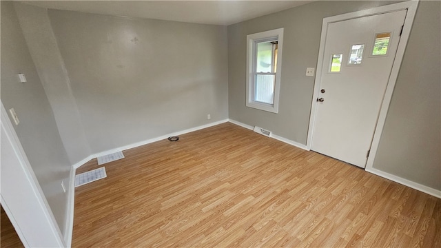 entryway featuring light wood finished floors, baseboards, and visible vents