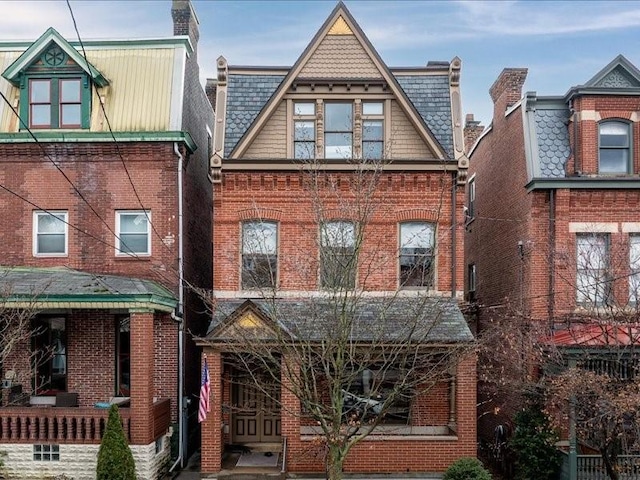 view of front of property featuring brick siding