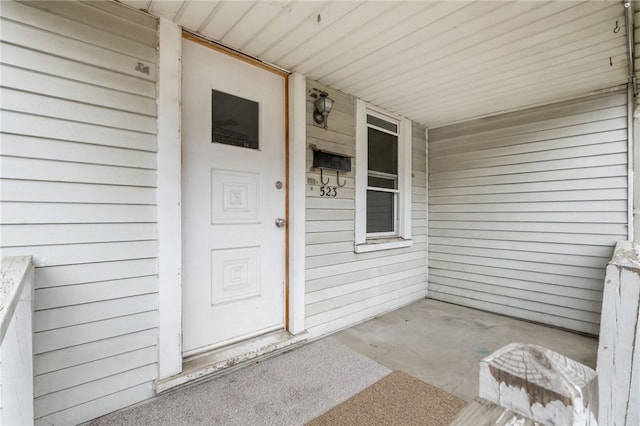 doorway to property with covered porch