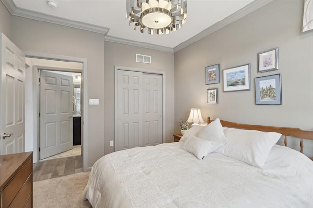 bedroom featuring a notable chandelier, visible vents, a closet, and ornamental molding