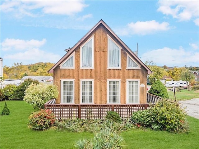 view of side of property with a lawn