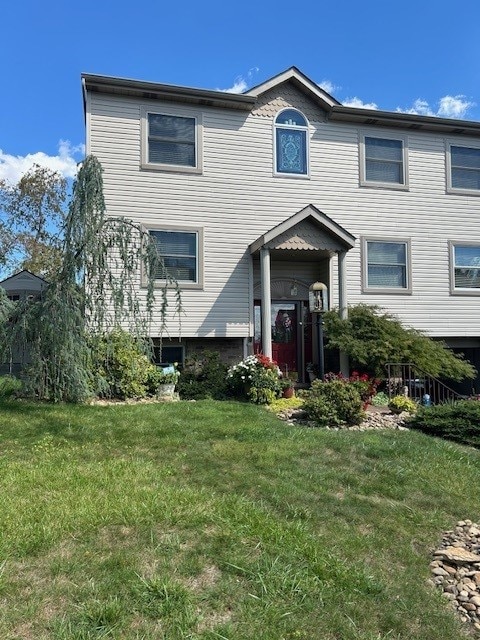 view of front of home with a front lawn