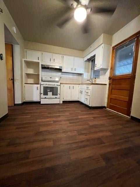 kitchen featuring a ceiling fan, dark wood-style floors, white cabinets, electric stove, and under cabinet range hood