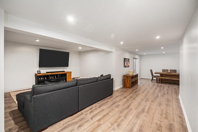 living room featuring recessed lighting, light wood-type flooring, and baseboards